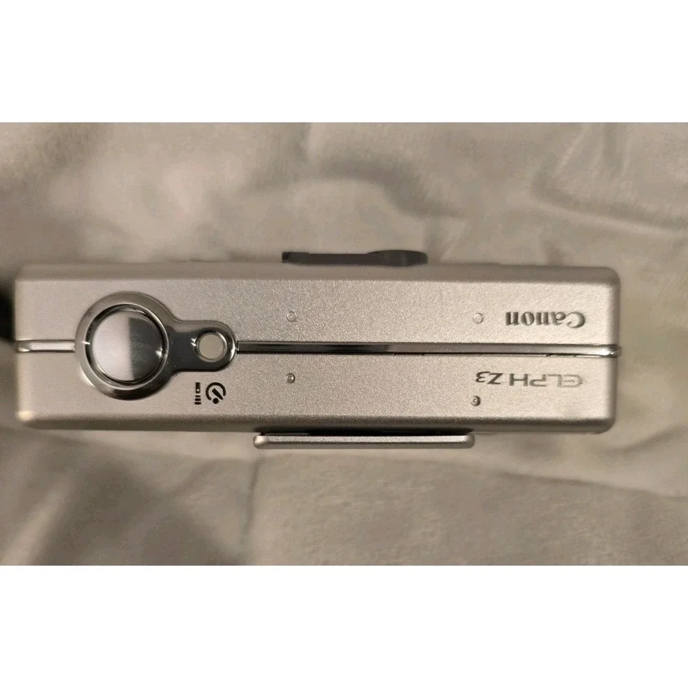 Canon ELPH Z3 Compact Digital‎ APS Point Shoot Camera Zoom W/ Case